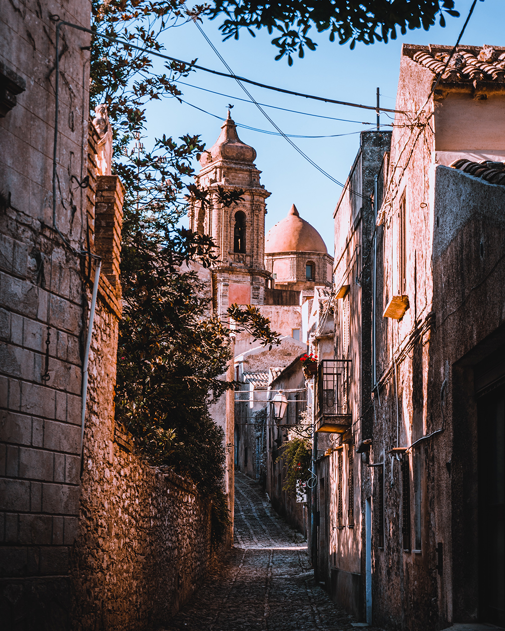 Erice_Trapani_Italien_-_Photo_by_Enzo_Lo_Presti_on_Unsplash.jpg