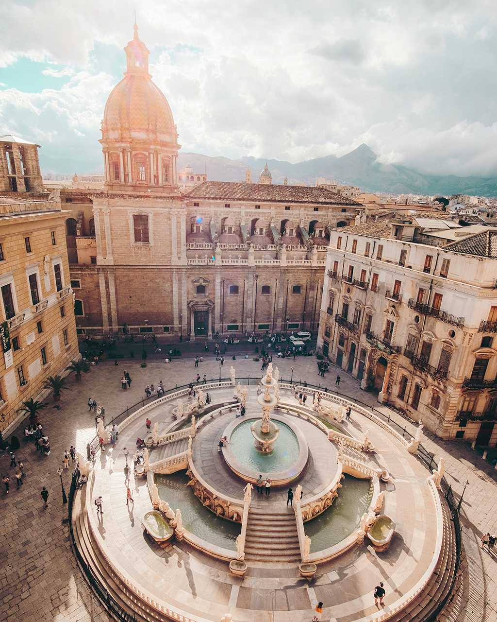 Piazza_Pretoria_Palermo_Italy_-_Photo_by_Cristina_Gottardi_on_Unsplash.jpg