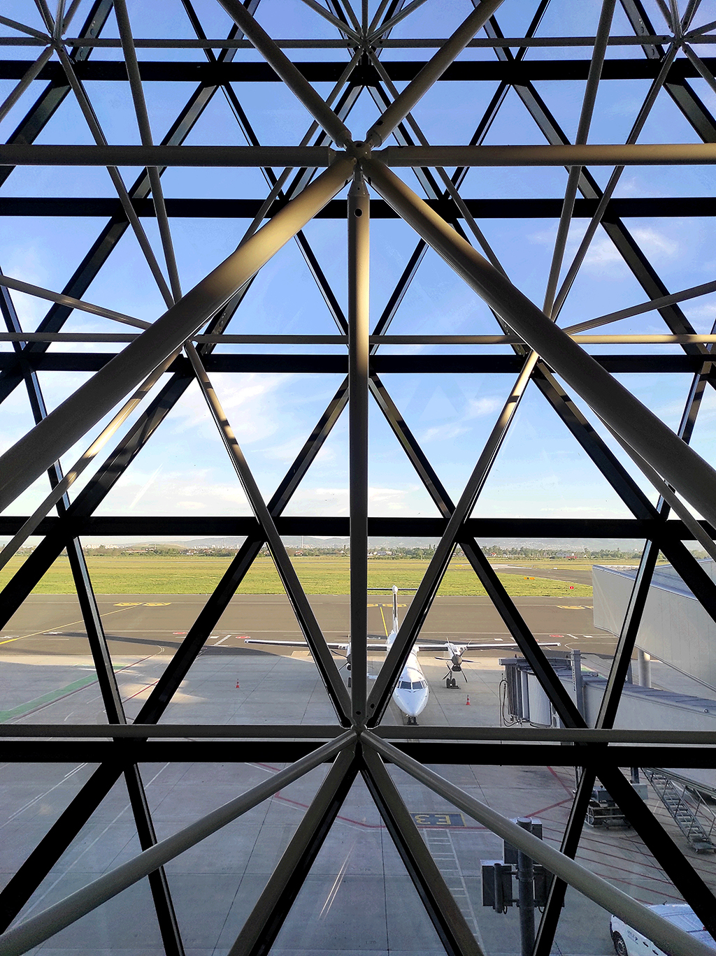 Potovanje_na_Islandijo_-_Travel_to_Iceland_-_Letalisce_v_Zagrebu.jpg