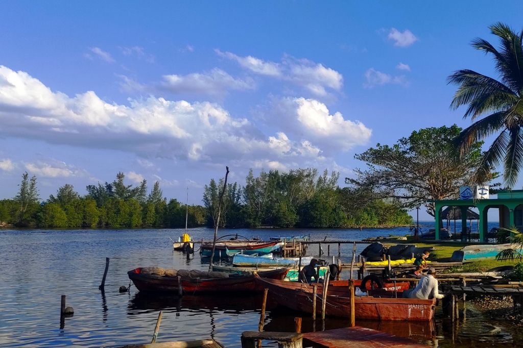 Potovanje_na_Kubo_-_Travel_to_Cuba_-_Playa_larga_jetty.jpg