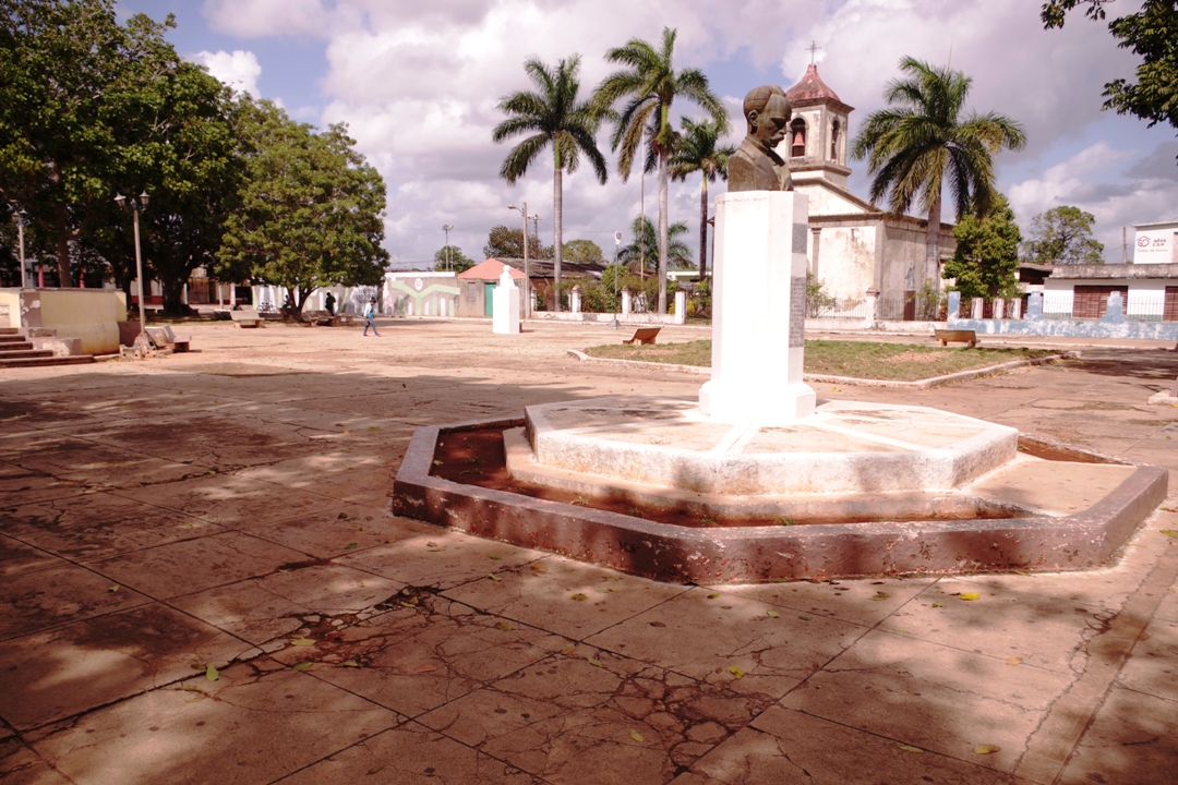 Potovanje_po_Kubi_-_A_trip_to_Cuba_-_Jaguey_grande_1.JPG