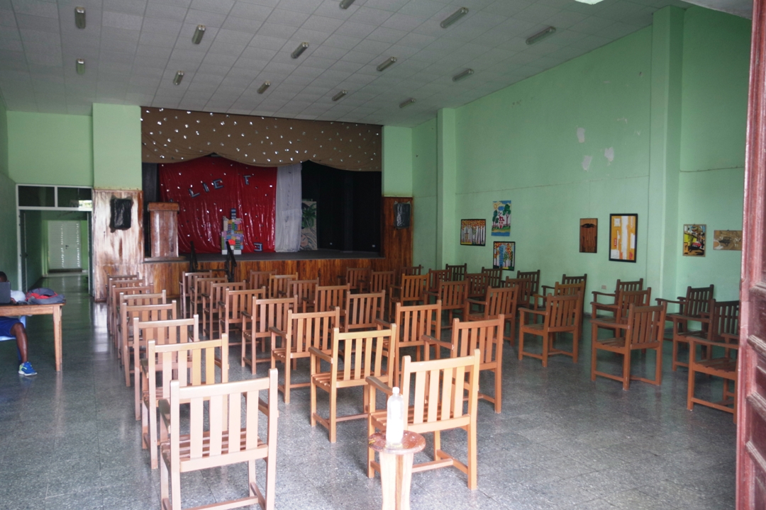 Potovanje_po_Kubi_-_A_trip_to_Cuba_-_Jaguey_grande_theatre.JPG