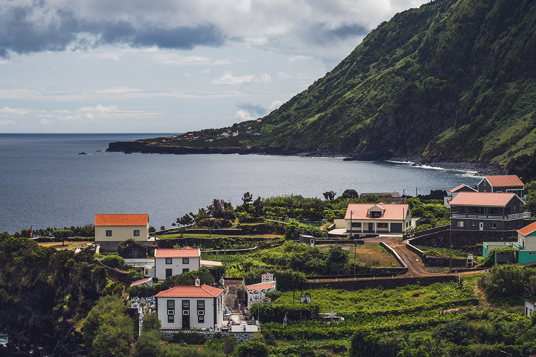 Potepanje_po_Portugalski_-_Wandering_around_Portugal_-_Photo_by_Karim_Sakhibgareev_on_Unsplash.jpg