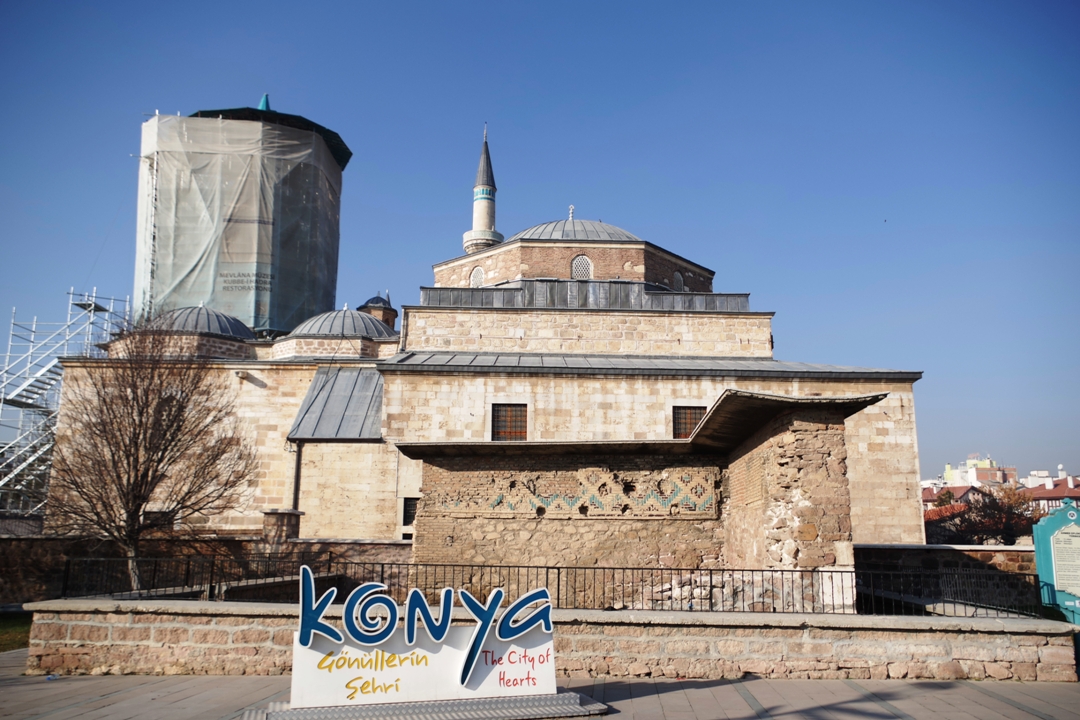 Potovanje_po_Turciji_-_Travel_around_Turkey_-_Konya_-_Mevlana.JPG