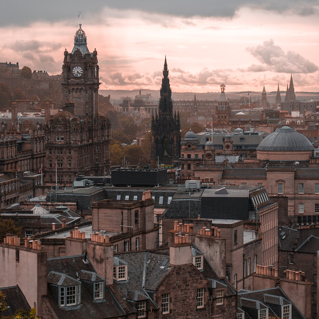 Raziskovanje_Edinburga_-_Exploring_Edinburgh_-_Photo_by_Alex_Azabache_on_Unsplash.jpg