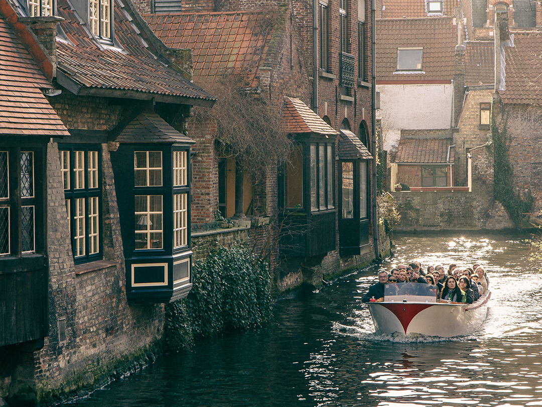 Nasveti_za_potovanje_v_Bruges_-_Travel_tips_for_Bruges_-_Photo_by_Den_Harrson_on_Unsplash.jpg