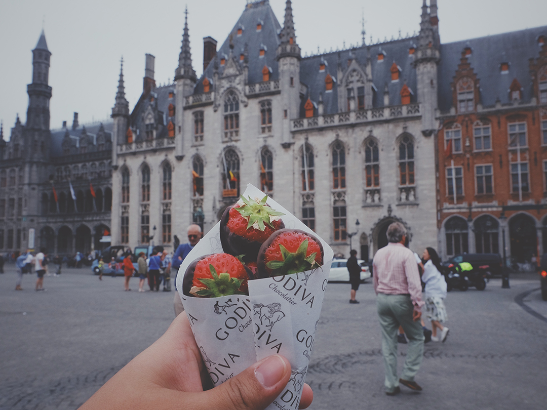 Nasveti_za_potovanje_v_Bruges_-_Travel_tips_for_Bruges_-_Photo_by_J_Torres_on_Unsplash.jpg