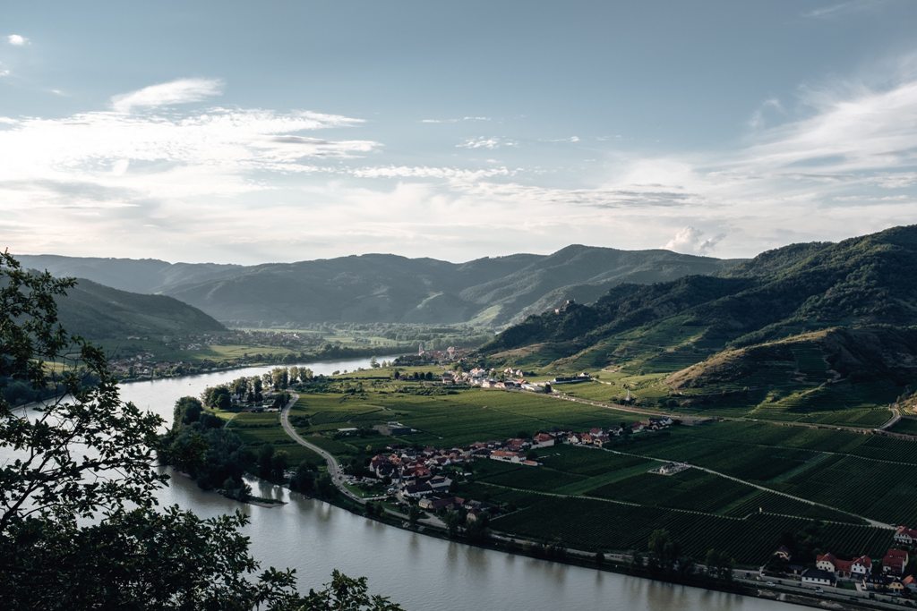 Dolina_Wachau_v_Avstriji_-_Wachau_Valley_in_Austria_-_Photo_by_Thomas_Peham_on_Unsplash.jpg
