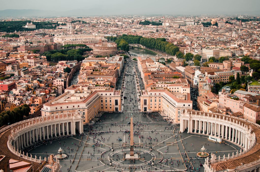 Ogledi_in_znamenitosti_Rima_-_Sightseeing_and_Attractions_in_Rome_-_Photo_by_Caleb_Miller_on_Unsplash.jpg