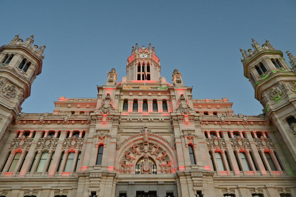 Nasveti_za_potovanje_v_Spanijo_-_Tips_for_traveling_to_Spain_-_Mestna_hisa_-_palaca_Cibeles.JPG