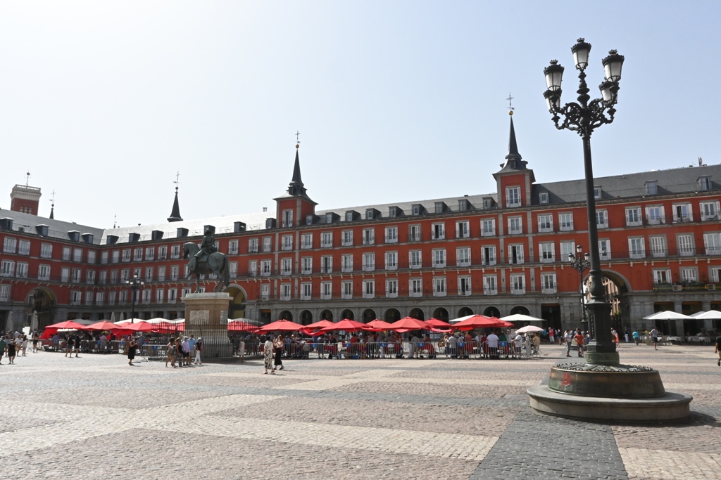 Nasveti_za_potovanje_v_Spanijo_-_Tips_for_traveling_to_Spain_-_Plaza_Mayor.JPG