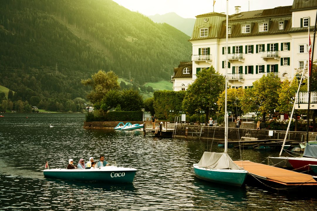 Obisk_jezera_Zell_-_Visit_to_Lake_Zell_-_Photo_by_Daniel_Frank_on_Unsplash.jpg