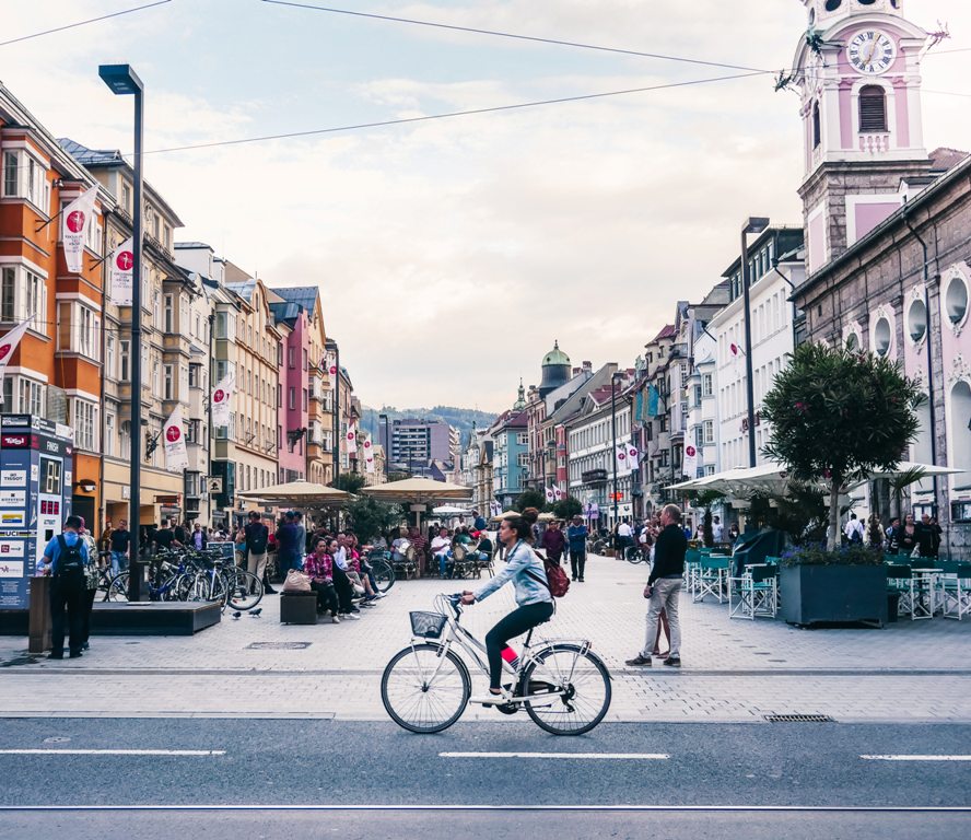 Potovanje_v_Innsbruck_-_Travelling_to_Innsbruck_-_Photo_by_Jarod_Barton_from_Pexels.jpg Potovanje_v_Innsbruck_-_Travelling_to_Innsbruck_-_Photo_by_Jarod_Barton_from_Pexels.jpg