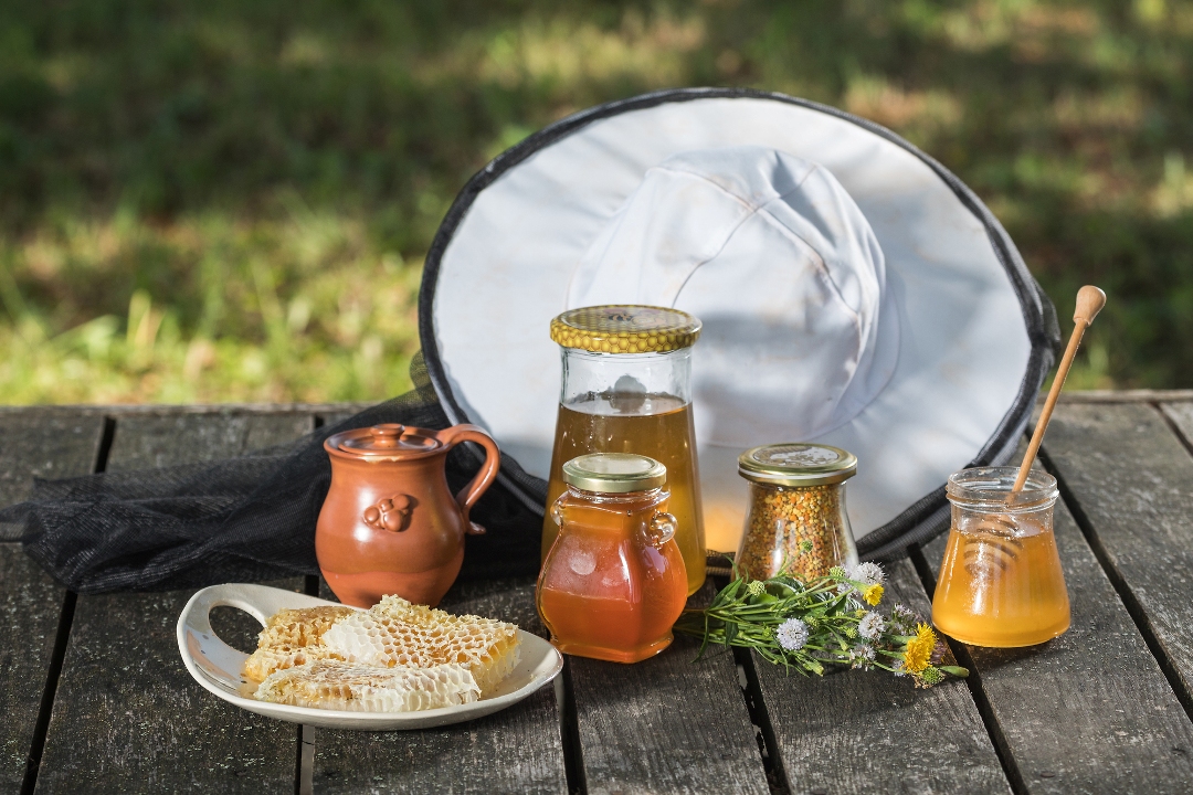 Honey_and_bee_products_-_Photographer_-_Jost_Gantar_-_Source_-_www-slovenia-info.jpg