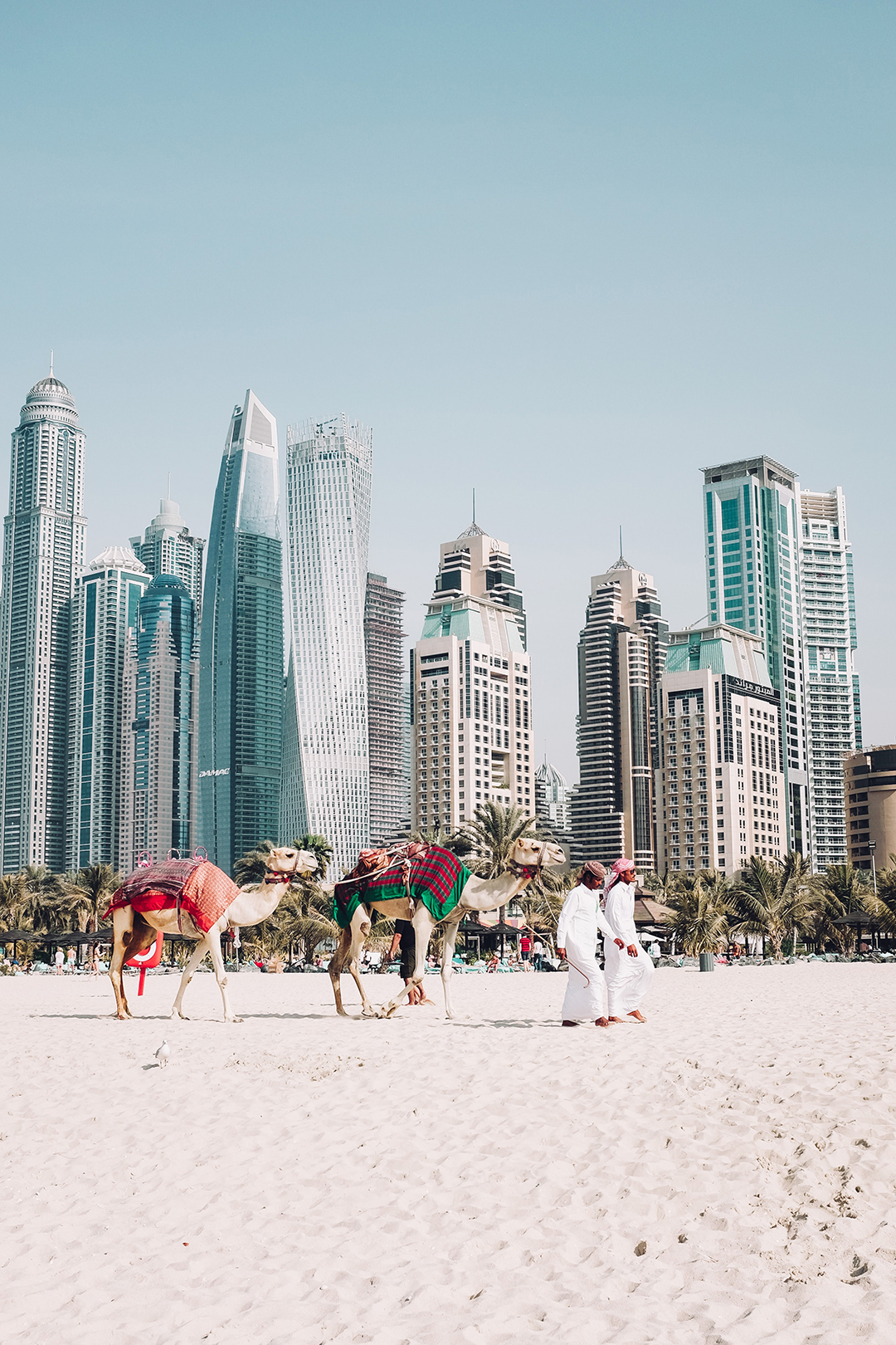 04_Potovanje_v_Dubaj_in_njegove_turisticne_znamenitosti_-_Photo_by_Fredrik_Ohlander_on_Unsplash.jpg