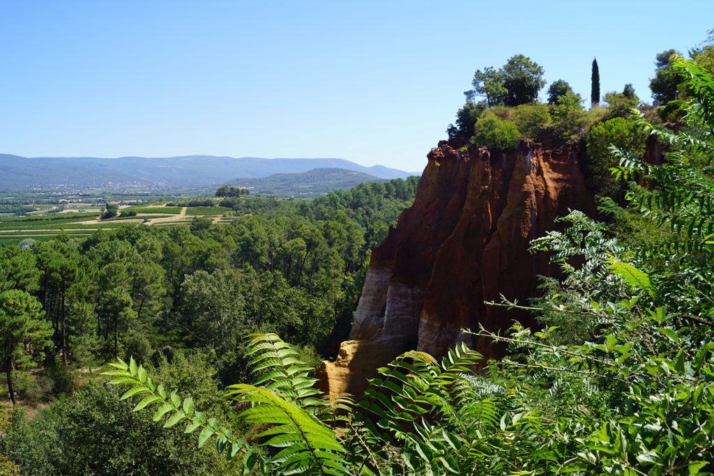 Roussillon_-_Naravni_regionalni_park_Luberon_-_Luberon_Natural_Regional_Park_-_Photo_by_Auriane_Clement_on_Unsplash.jpg