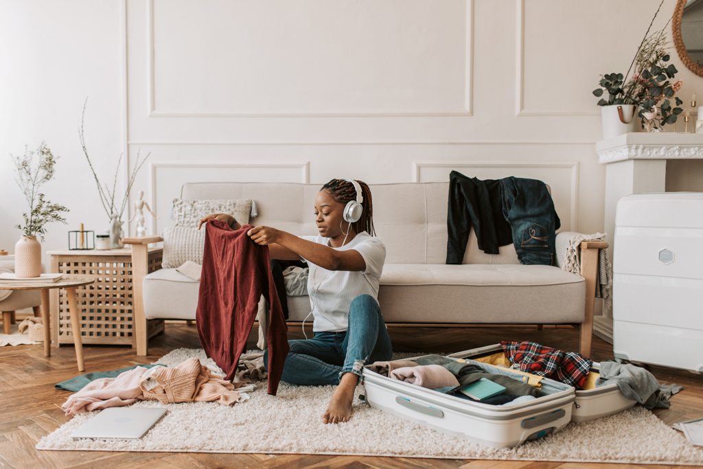 Tips_and_tricks_for_packing_-_Nasveti_in_triki_za_pakiranje_-_Photo_by_Vlada_Karpovich_from_Pexels.jpg