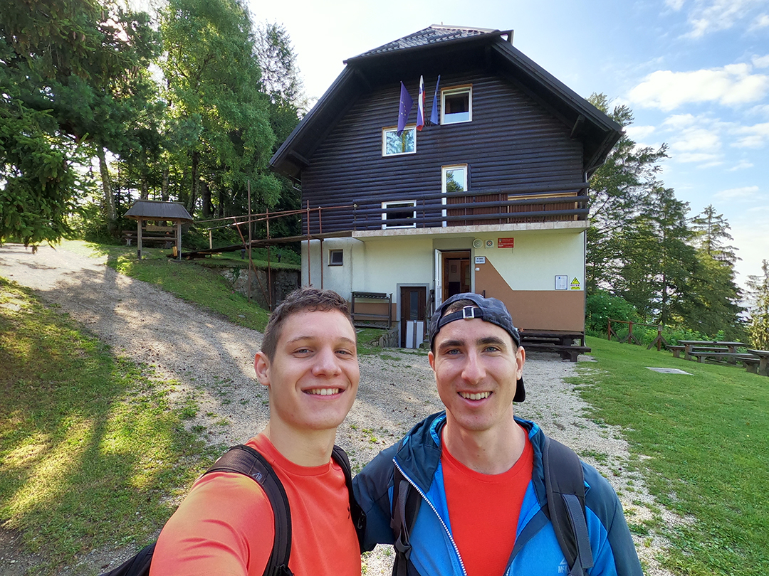 Slika_2_Koca_pod_Kremzarjevim_vrhom_1102m.JPG