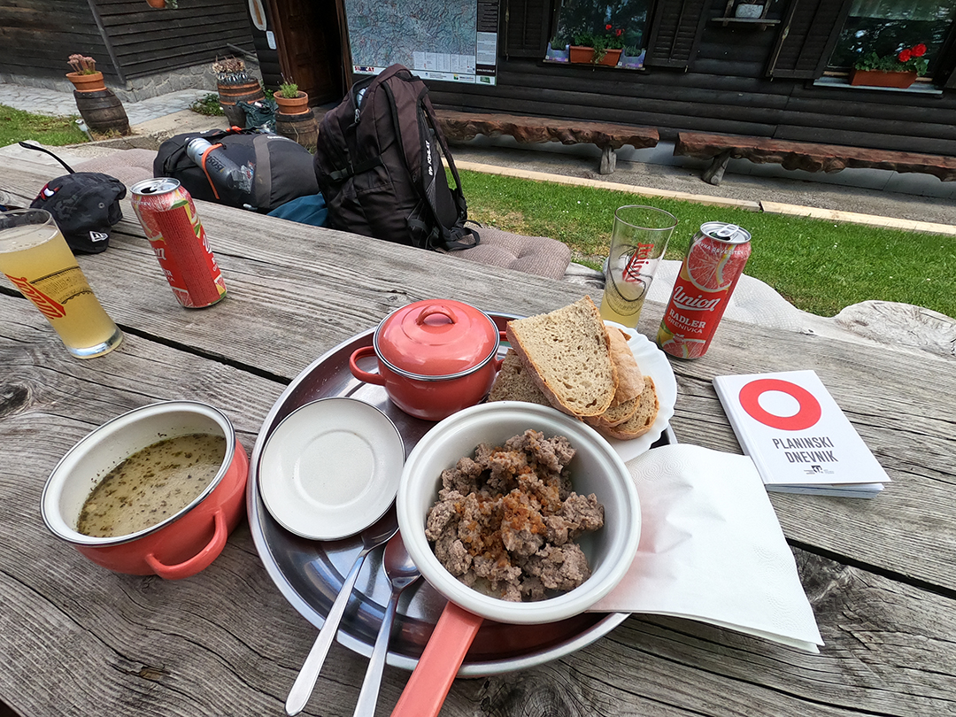 Slika_5_koroski_ajdovi_zganci_z_ocvirki_in_gobova_juha.JPG