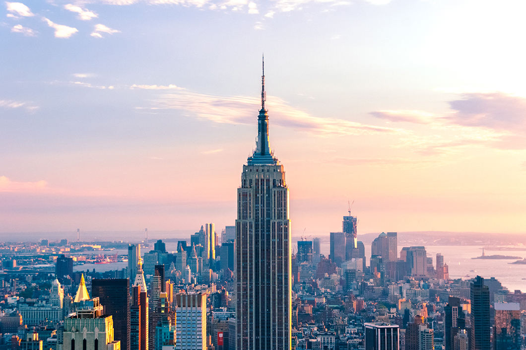 03_Potepanje_po_New_Yorku_-_Wandering_around_New_York_-_Empire_State_Building_Photo_by_Kit_Suman_on_Unsplash.jpg