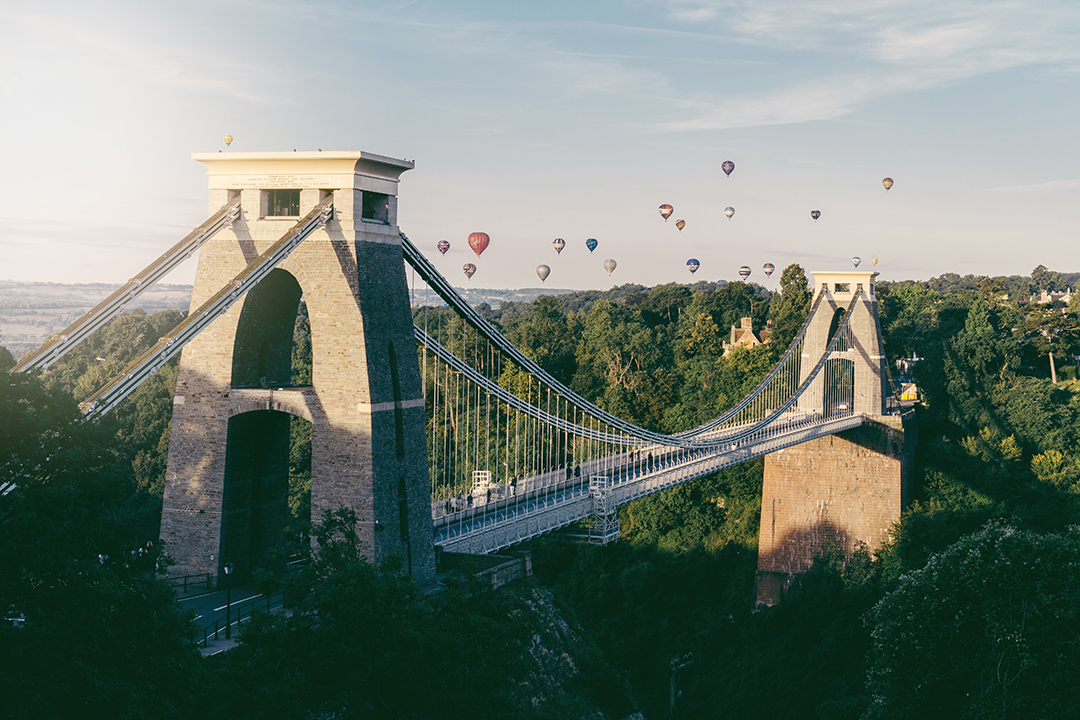 02_Izlet_v_anglesko_mesto_Bristol_-_A_trip_to_the_English_city_of_Bristol_-_Photo_by_Nathan_Riley_on_Unsplash.jpg