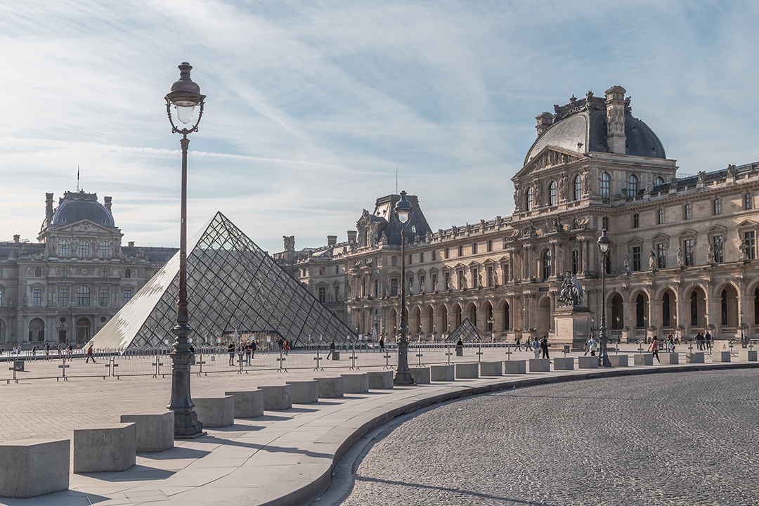 05_10_najbolj_iskanih_znamenitosti_-_10_most_searched_sights_-_Louvre_pyramid_-_Envato.jpg