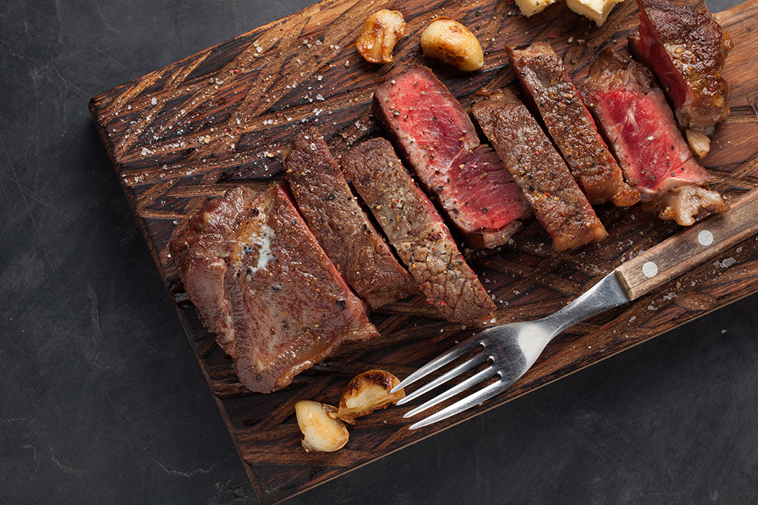 03_Popotniski_nasveti_za_Buenos_Aires_-_Travel_tips_for_Buenos_Aires_-_Argentinian_steak_-_Envato.jpg