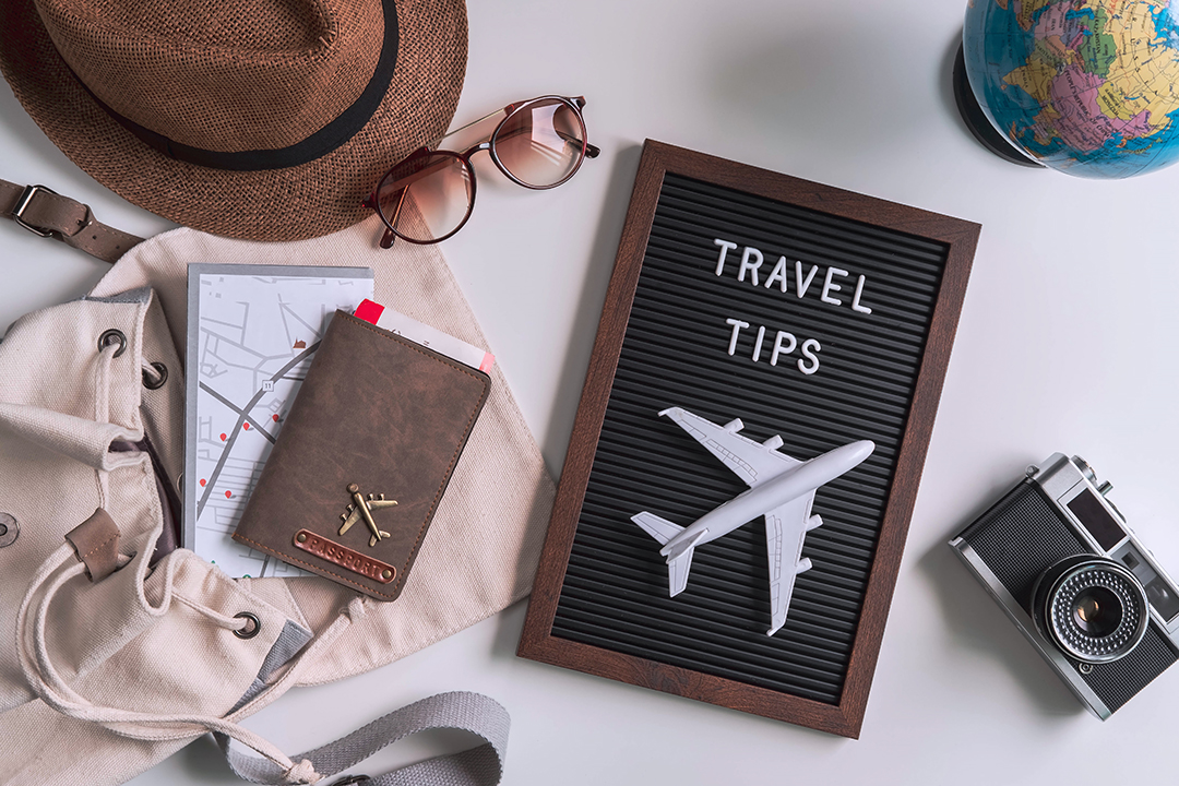 01_Odlicni_potovalni_nasveti_za_poceni_potovanja_-_Great_travel_tips_for_cheap_trips_-_Envato.jpg