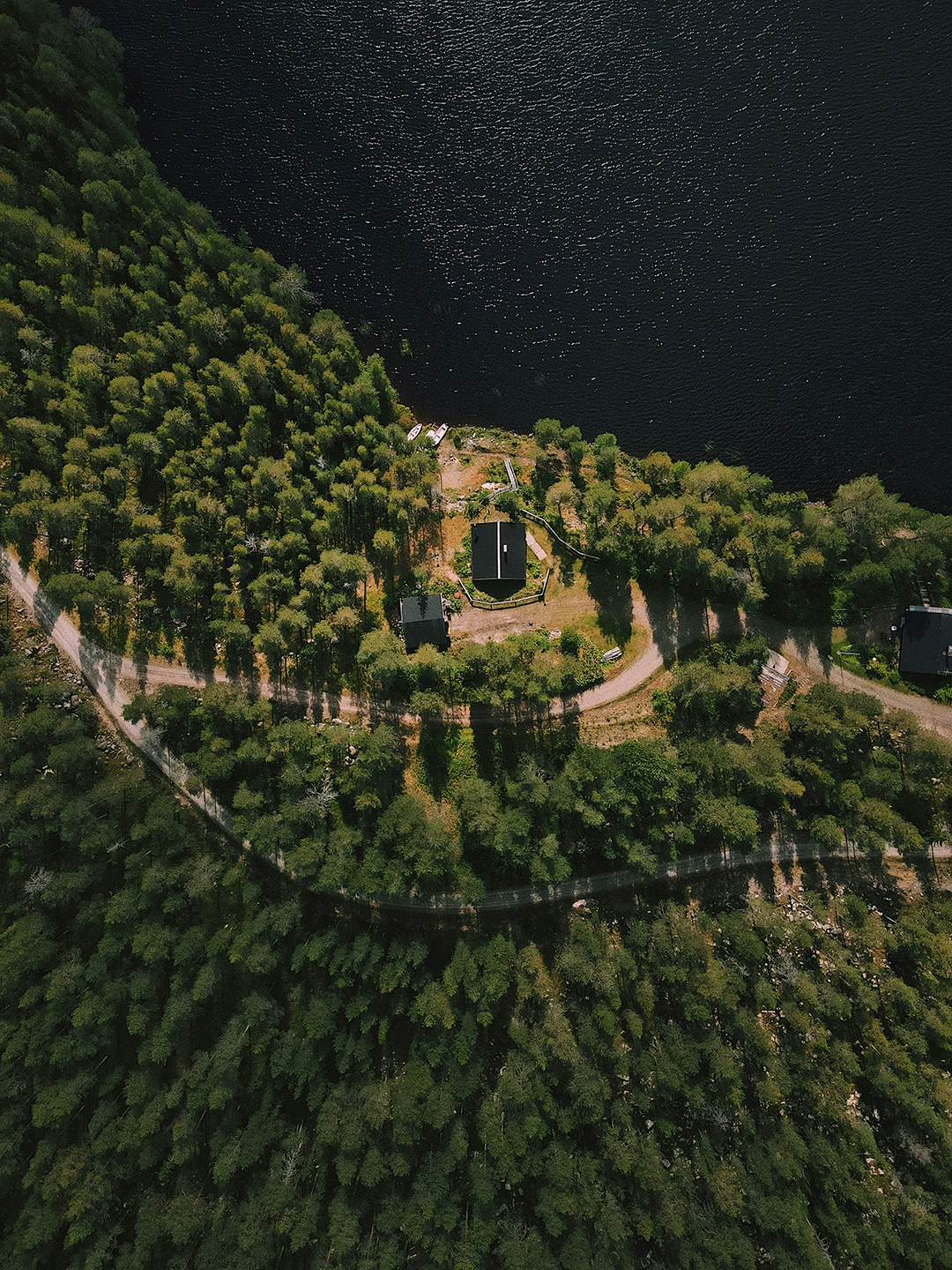 Sever_Finske_in_Bozicek_-_Northern_Finland_and_Santa_Claus_24_1_-_Photo_by_Luca_Merz_on_Unsplash.jpg
