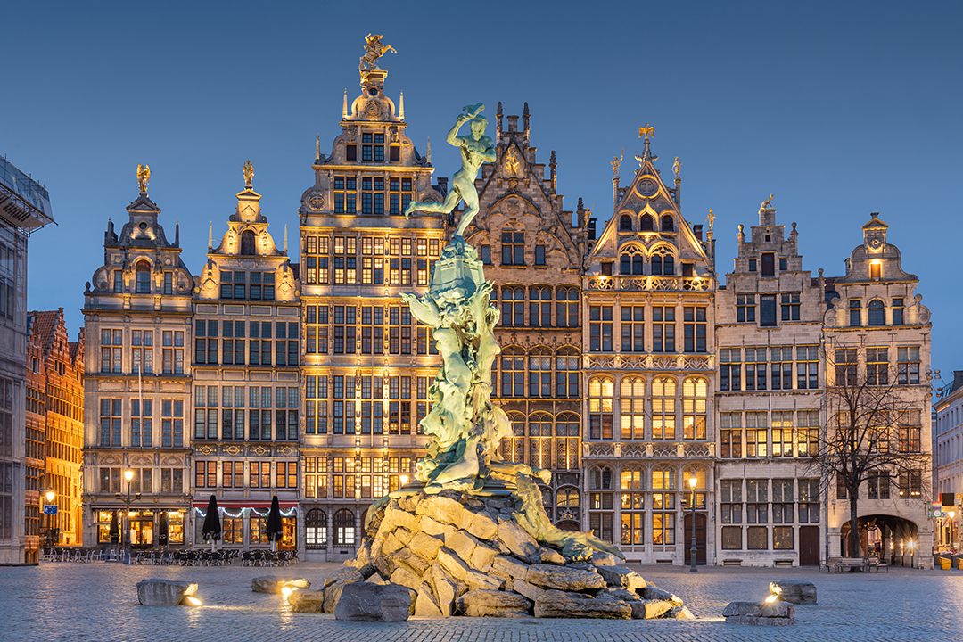 01_Potovanje_v_Belgijsko_mesto_Antwerpen_-_Travel_to_the_Belgian_city_of_Antwerp_-_ENVATO.jpg