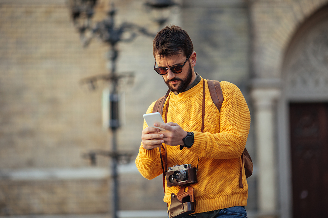 03_Brezskrbno_shranjevanje_prtljage_na_potovanju_-_Worry-free_storage_of_luggage_when_traveling_-_ENVATO.jpg
