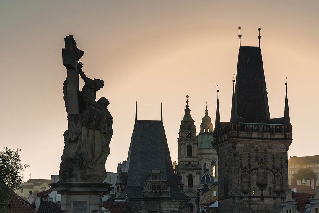 01_Popoln_oddih_v_Pragi_-_Perfect_Getaway_in_Prague_-_ENVATO.jpg