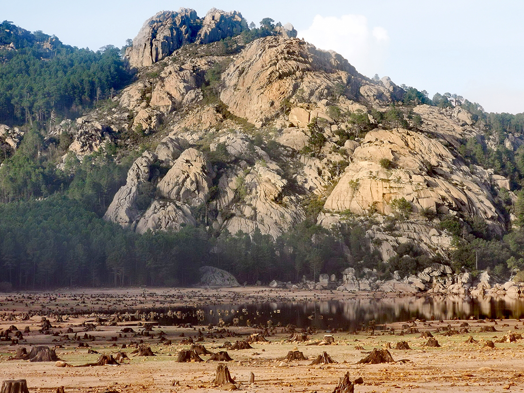 04_Vodnik_za_raziskovanje_Korzike_-_Corsica_exploration_guide.jpg