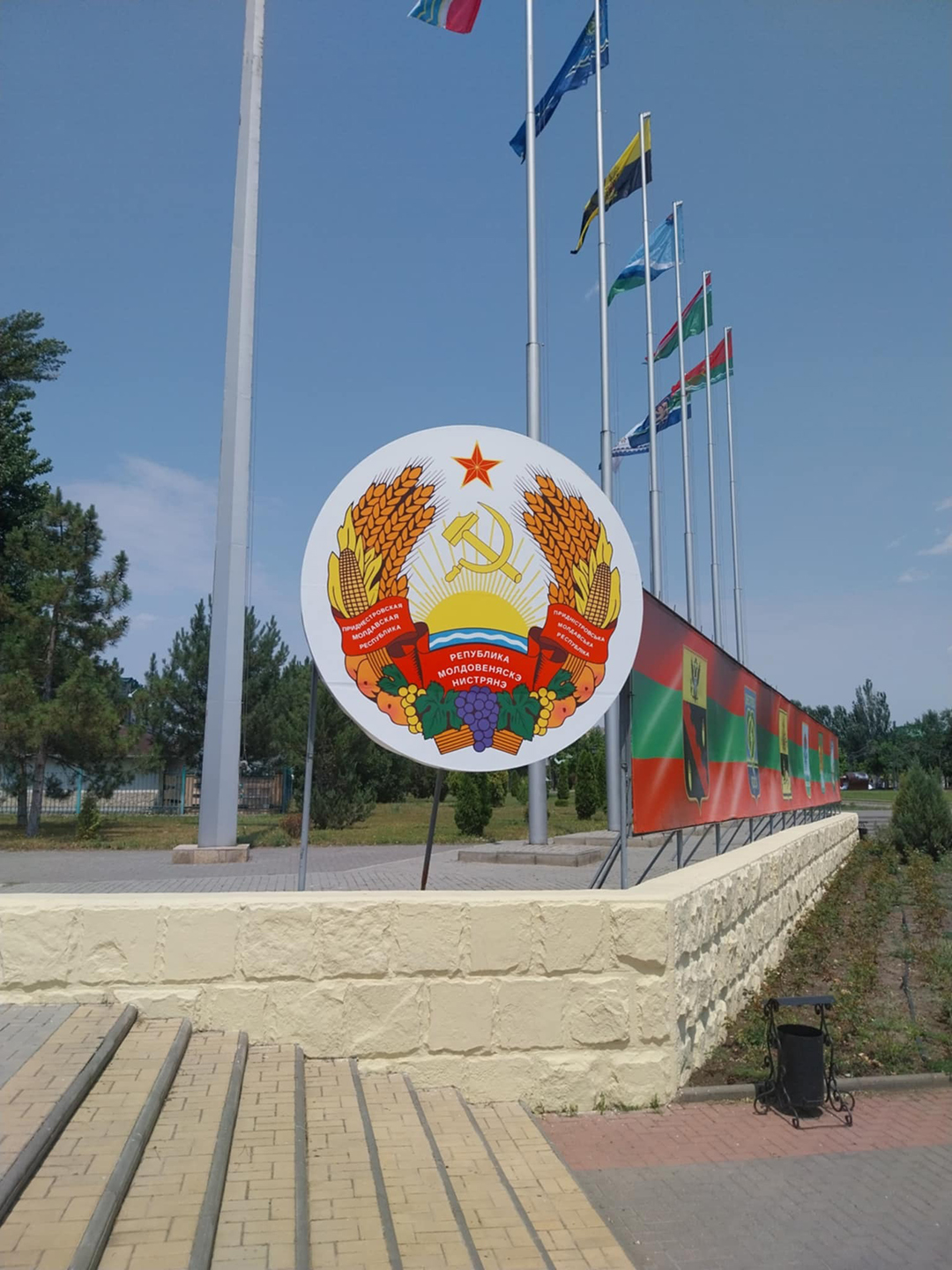 Pridnestrska_republika_in_Kisinjev_-_Pridnestrovian_Republic_and_Chisinau_16.jpg