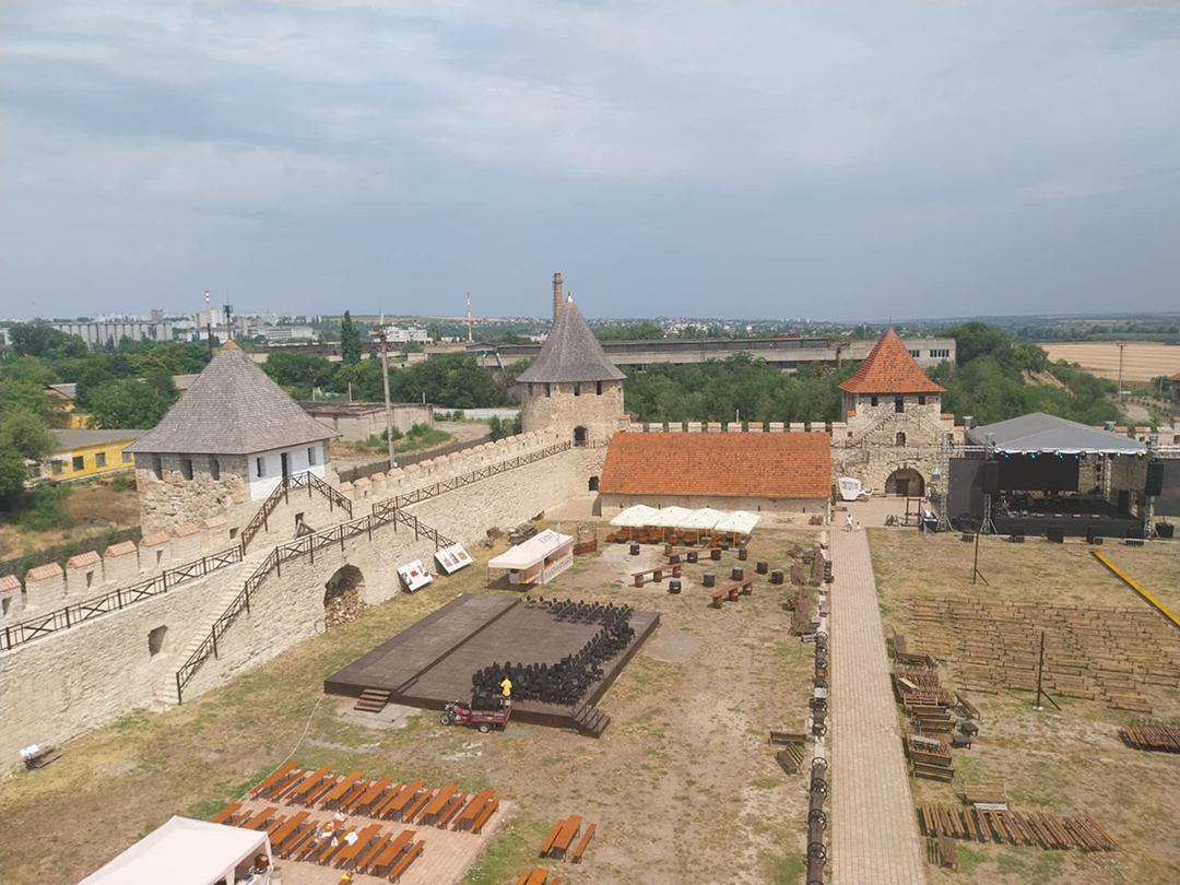 Pridnestrska_republika_in_Kisinjev_-_Pridnestrovian_Republic_and_Chisinau_3.jpg