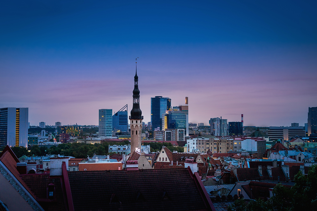 01_Potovanje_v_Talin_-_Travelling_to_Tallinn_-_ENVATO.jpg