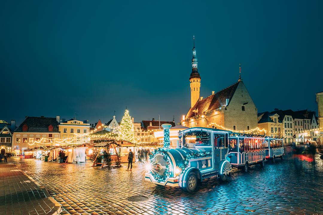 08_Potovanje_v_Talin_-_Travelling_to_Tallinn_-_ENVATO.jpg