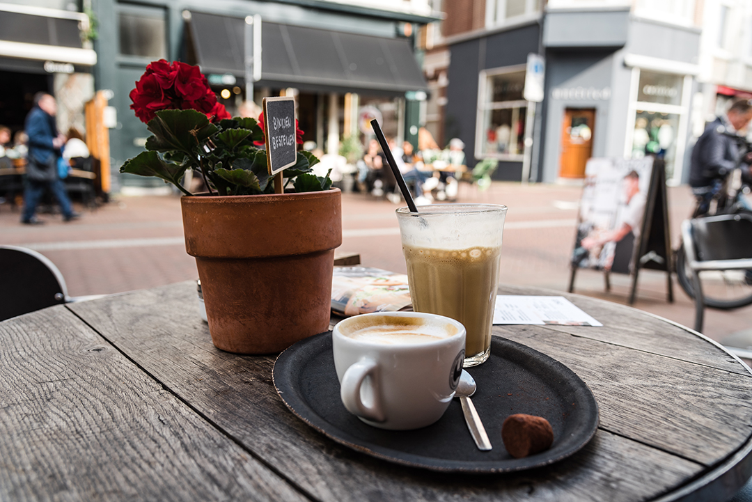 A peaceful moment in a Dutch café, reflecting the relaxed and social coffee culture.