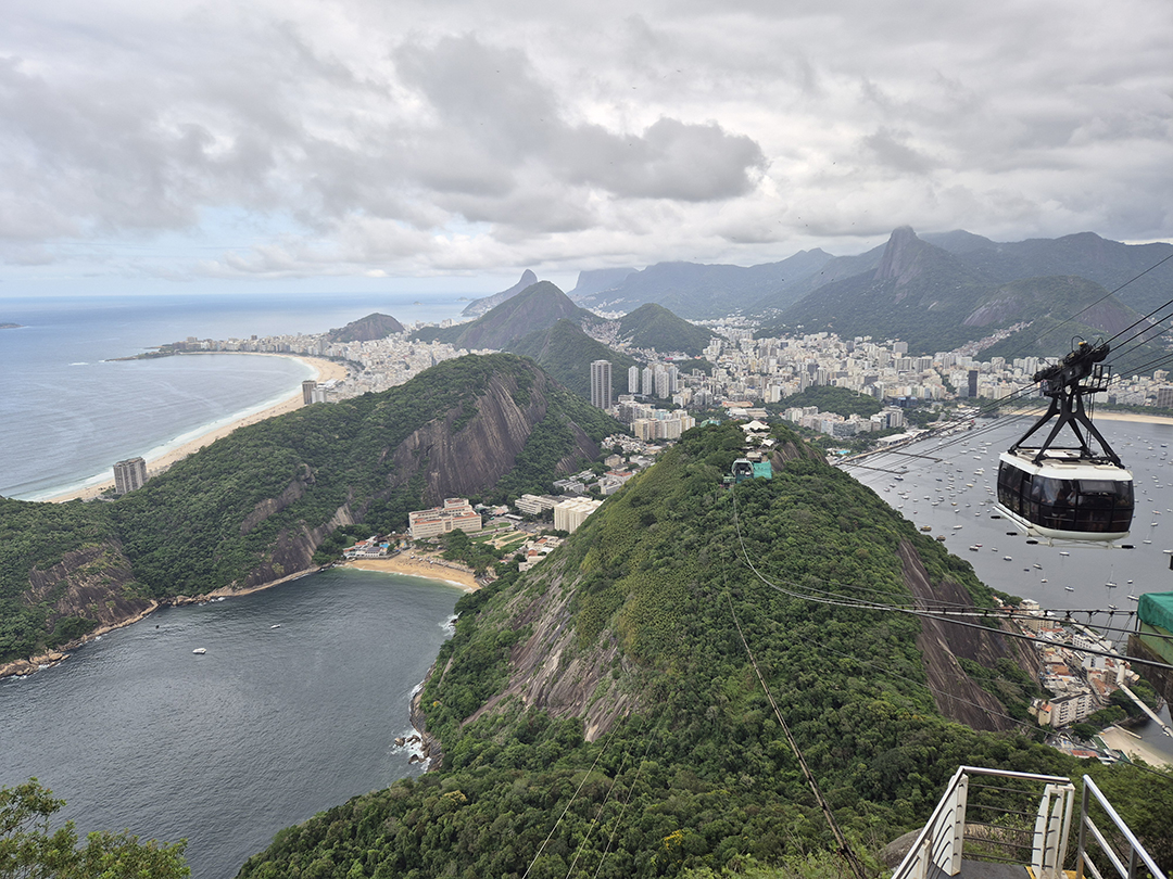 Panoramic view of Rio de Janeiro from the Sugarloaf Mountain area, where tropical hills, Guanabara Bay and the city skyline create one of the world’s most spectacular landscapes.