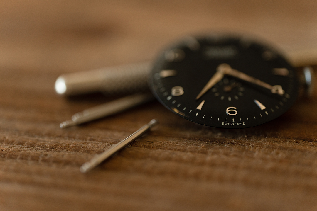 Close-up of a Swiss watch mechanism representing Geneva’s watchmaking tradition and Swiss precision craftsmanship.
