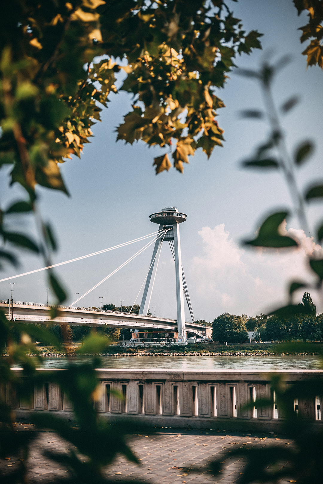Most UFO s futuristično razgledno ploščadjo povezuje sodobno in zgodovinsko podobo Bratislave.