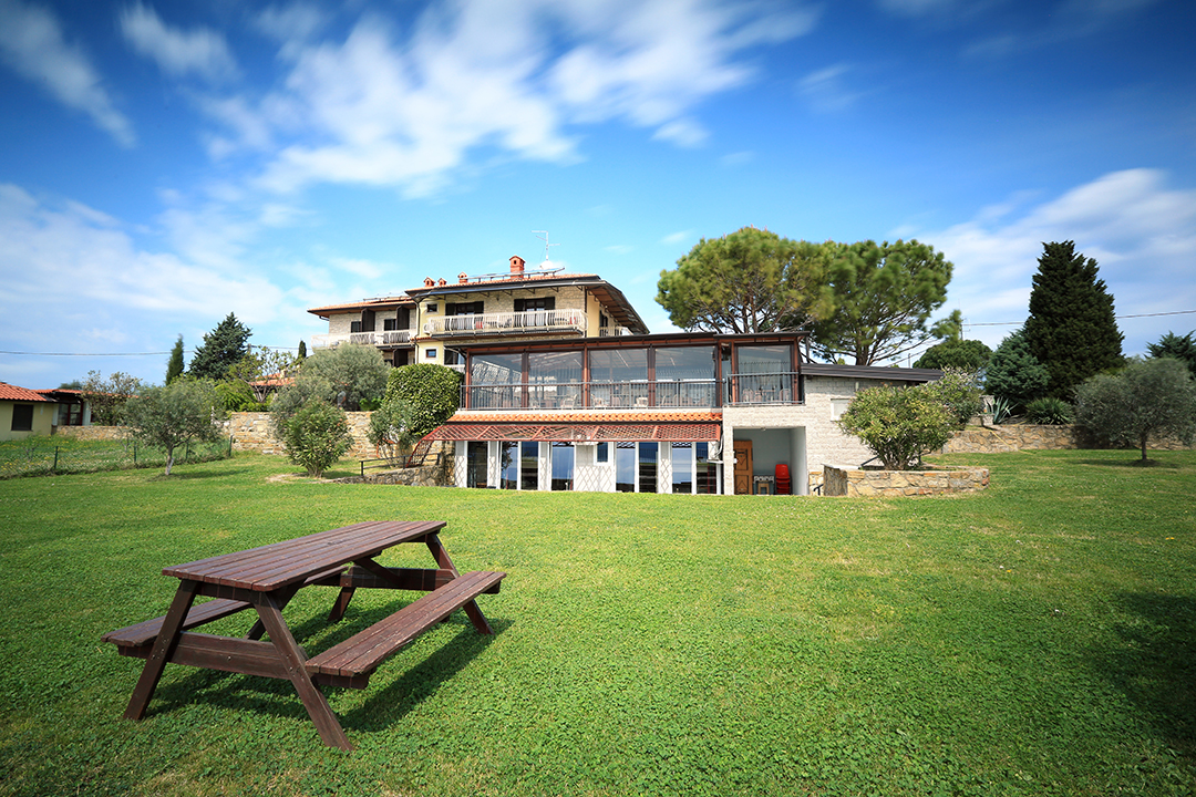Hostel Panorama v Portorožu ponuja sproščeno bivanje z razgledom na slovensko obalo.