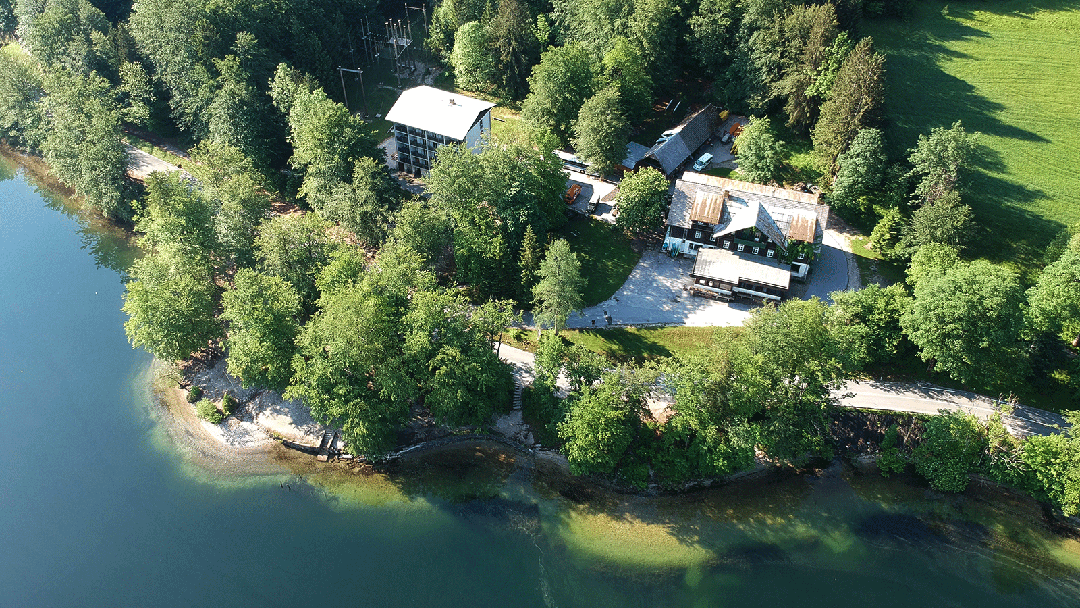 Ugodne_pocitnice_v_Bohinju_-_Holidays_in_Bohinj_-_Hostel_pod_Voglom_1_-_400x400.png