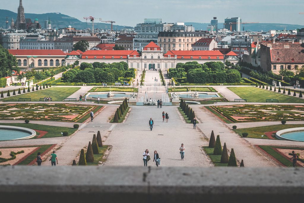 Potovanje_na_Dunaj_-_Journey_to_Vienna_-_Photo_by_daniel_plan_on_Unsplash.jpg