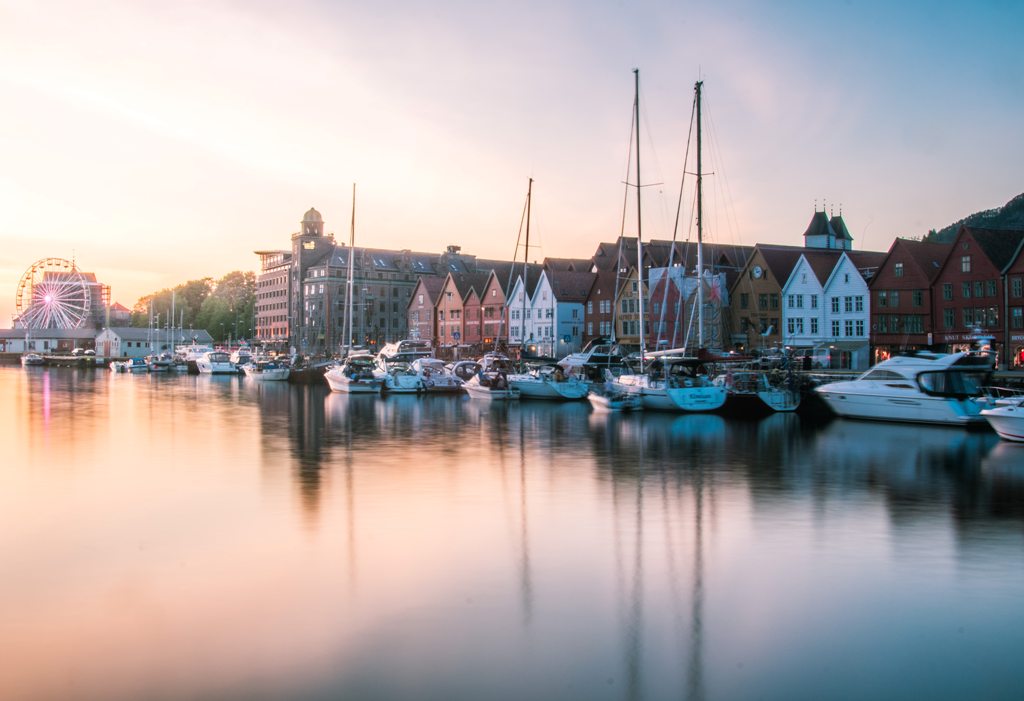 Potovanje_v_Bergen_-_Travel_to_Bergen_-_Photo_by_Lachlan_Gowen_on_Unsplash.jpg