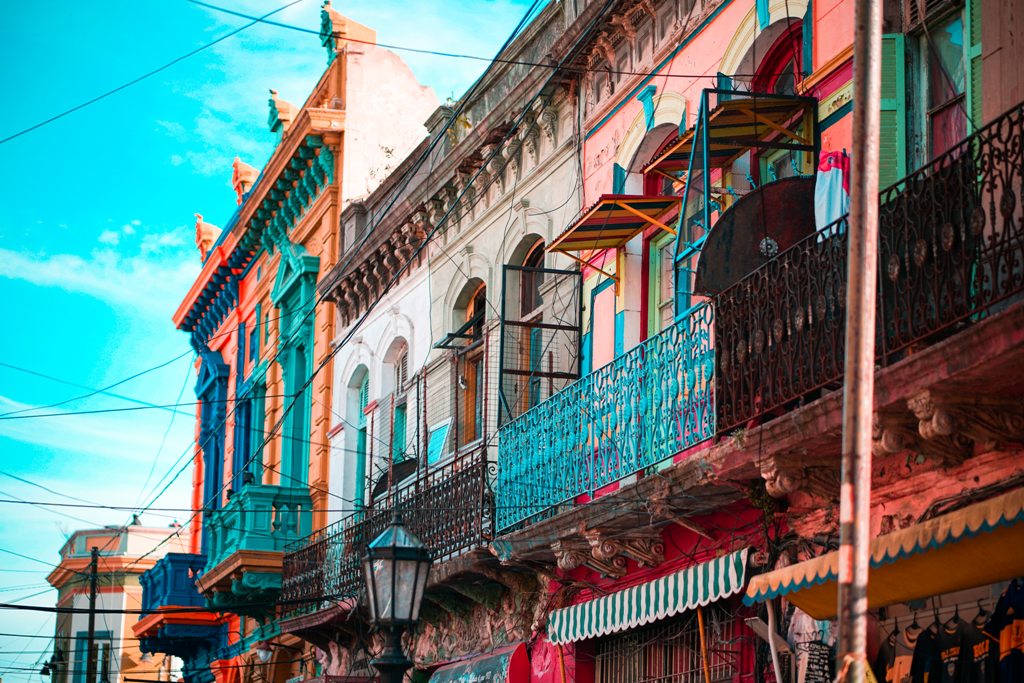 Potovanje_v_Buenos_Aires_-_Travel_to_Buenos_Aires_-_Photo_by_Barbara_Zandoval_on_Unsplash.jpg