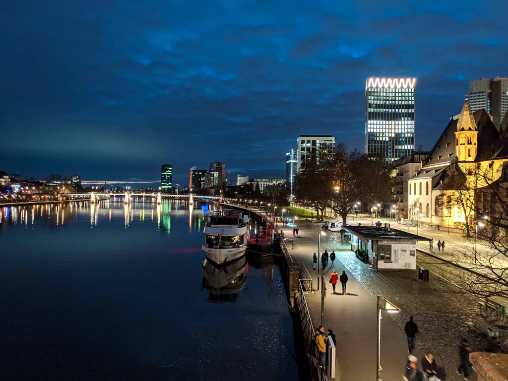 Potovanje_v_Frankfurt_-_Travel_to_Frankfurt_-_Photo_by_Paul_Kapischka_on_Unsplash.jpg