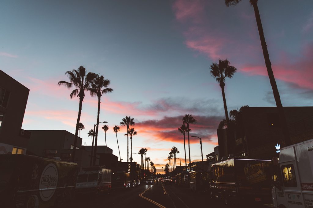 Potovanje_v_Los_Angeles_-_A_trip_to_Los_Angeles_-_Photo_by_Nathan_Dumlao_on_Unsplash.jpg