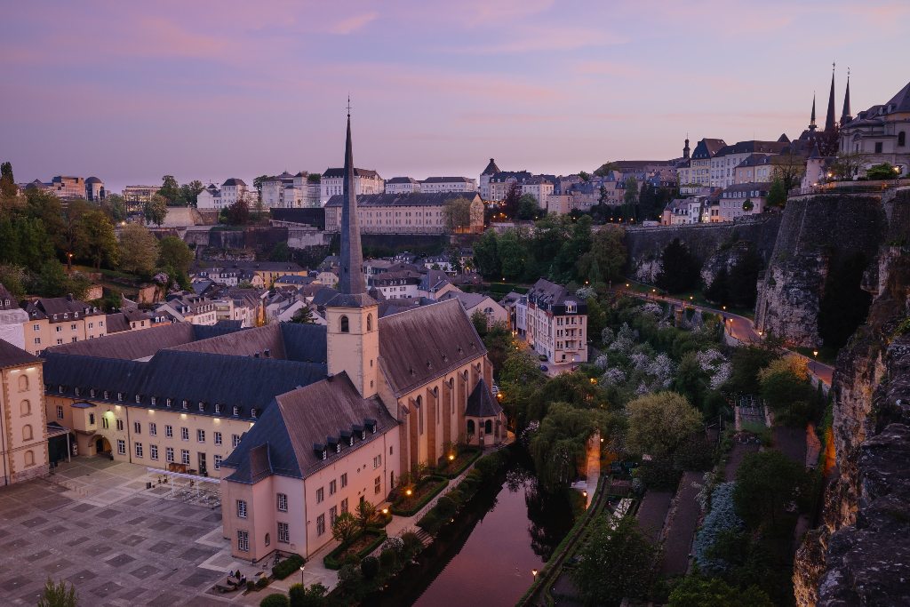 Potovanje_v_Luksemburg_-_Travel_to_Luxembourg_-_Photo_by_Cedric_Letsch_on_Unsplash.jpg