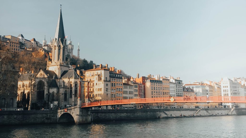 Potovanje_v_Lyon_-_Travel_to_Lyon_-_Photo_by_Nguyen_Dang_Hoang_Nhu_on_Unspla.jpg